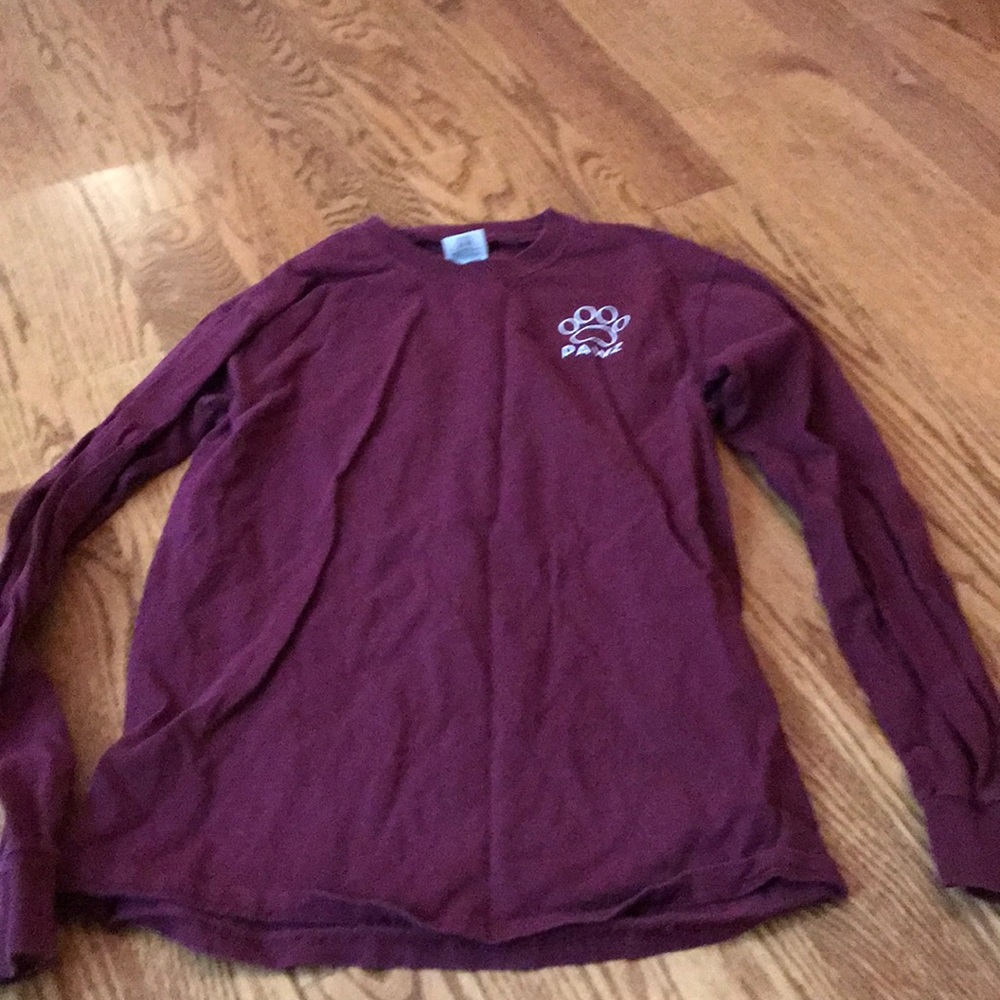 Pawz long sleeve T-shirt.